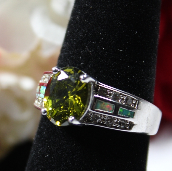 Very Beautiful Green CZ Stone with Imitation Opal and CZ diamonds - Picture 10 of 12